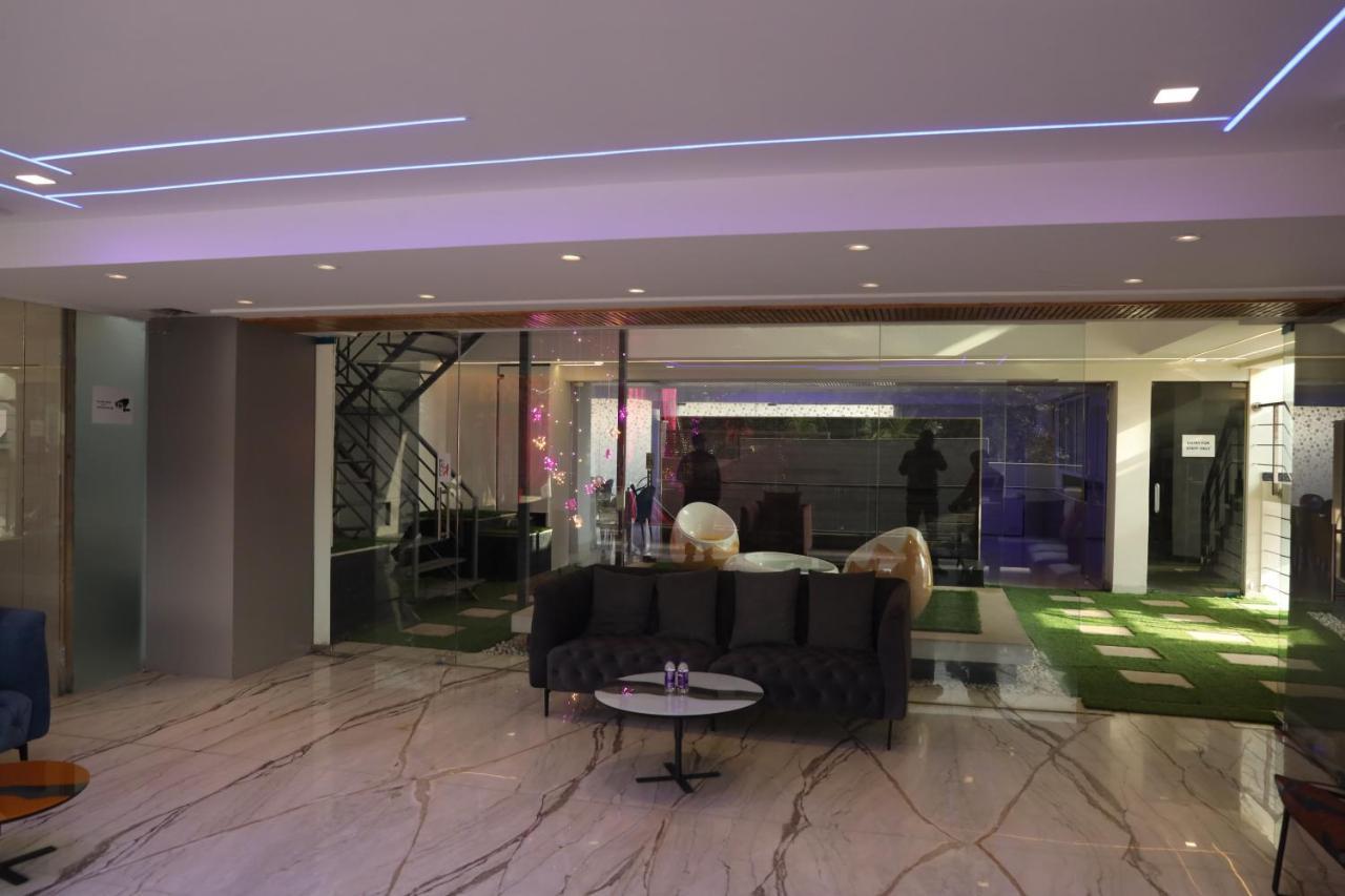 Vaabi Saabi Hotel Гургаон Экстерьер фото